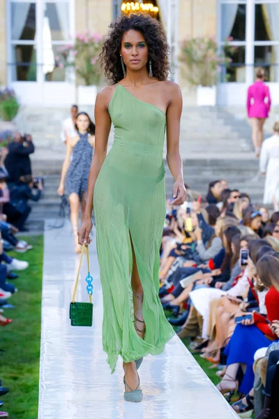 Look 25